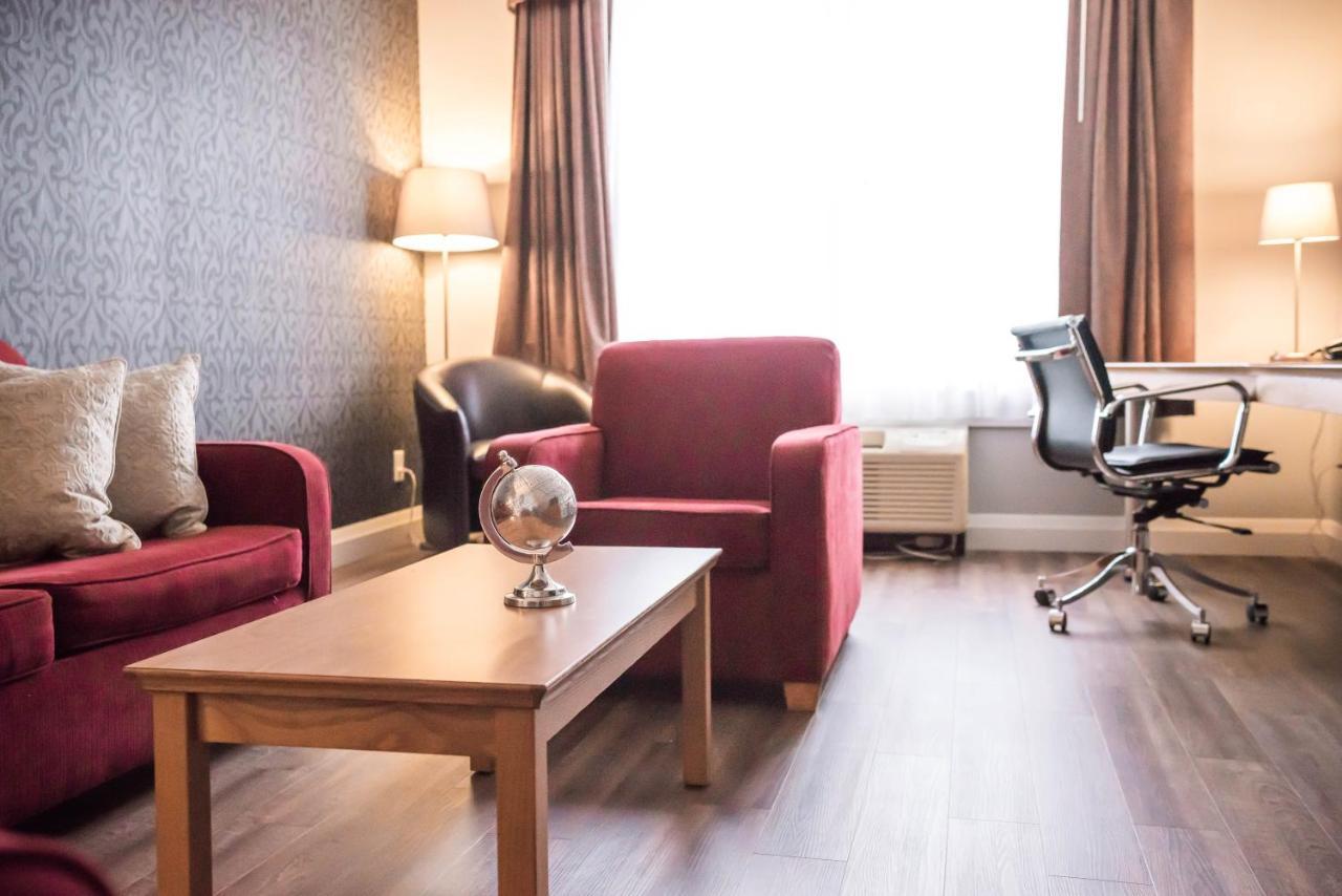 Cambridge Hotel And Conference Centre Esterno foto