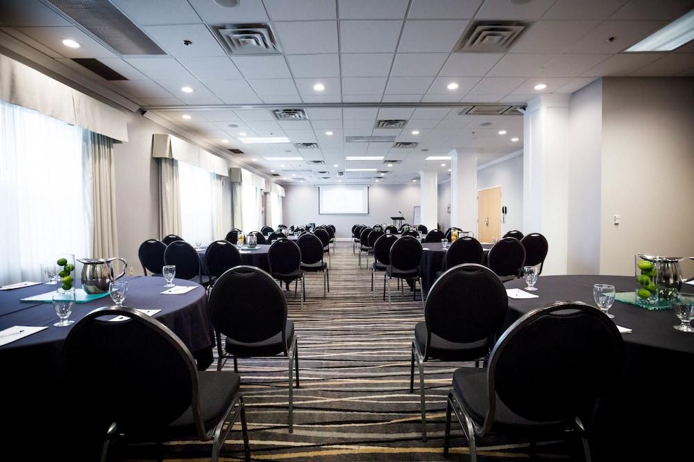 Cambridge Hotel And Conference Centre Esterno foto