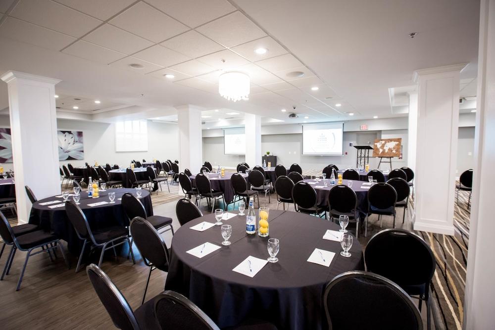 Cambridge Hotel And Conference Centre Esterno foto