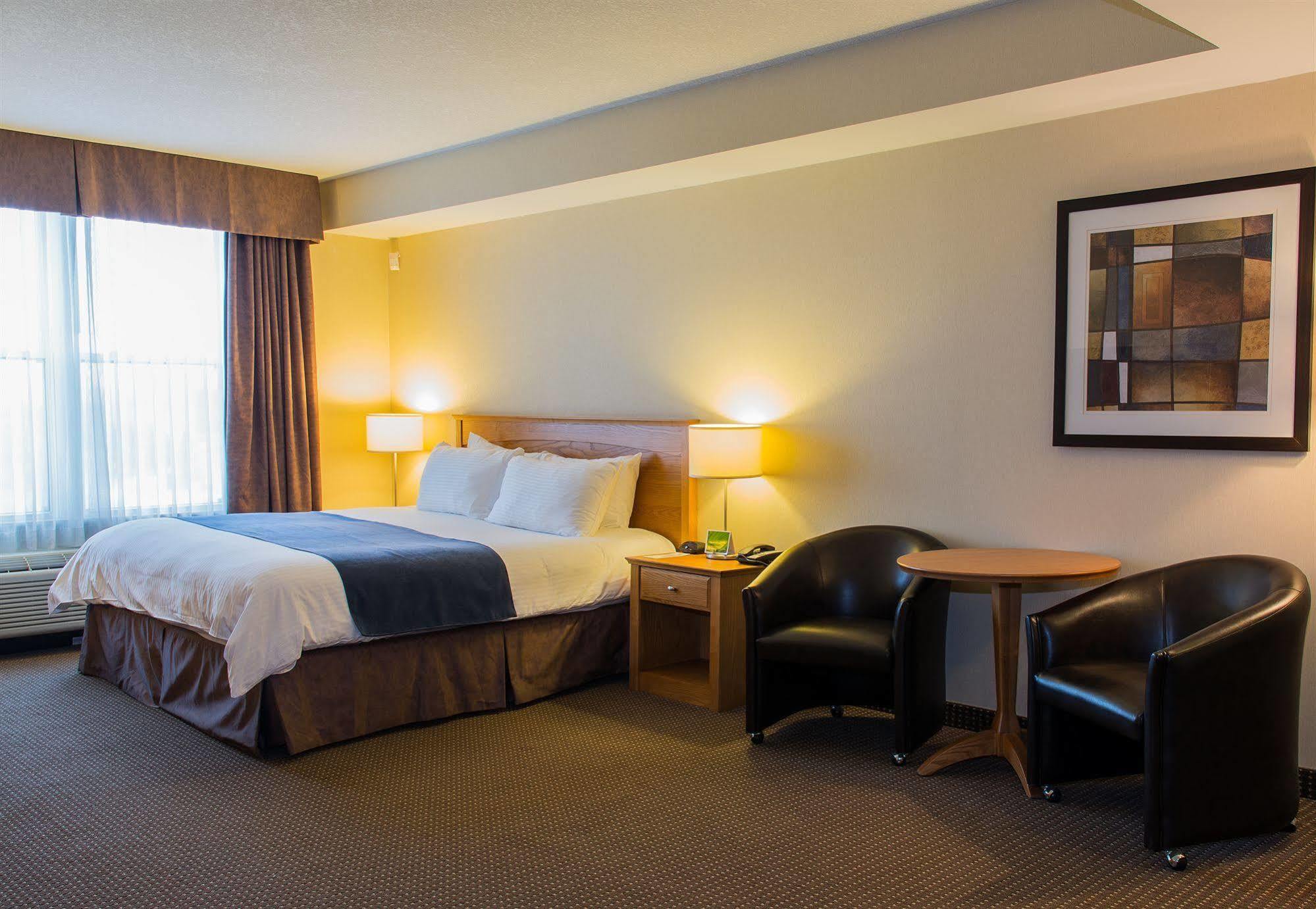 Cambridge Hotel And Conference Centre Esterno foto