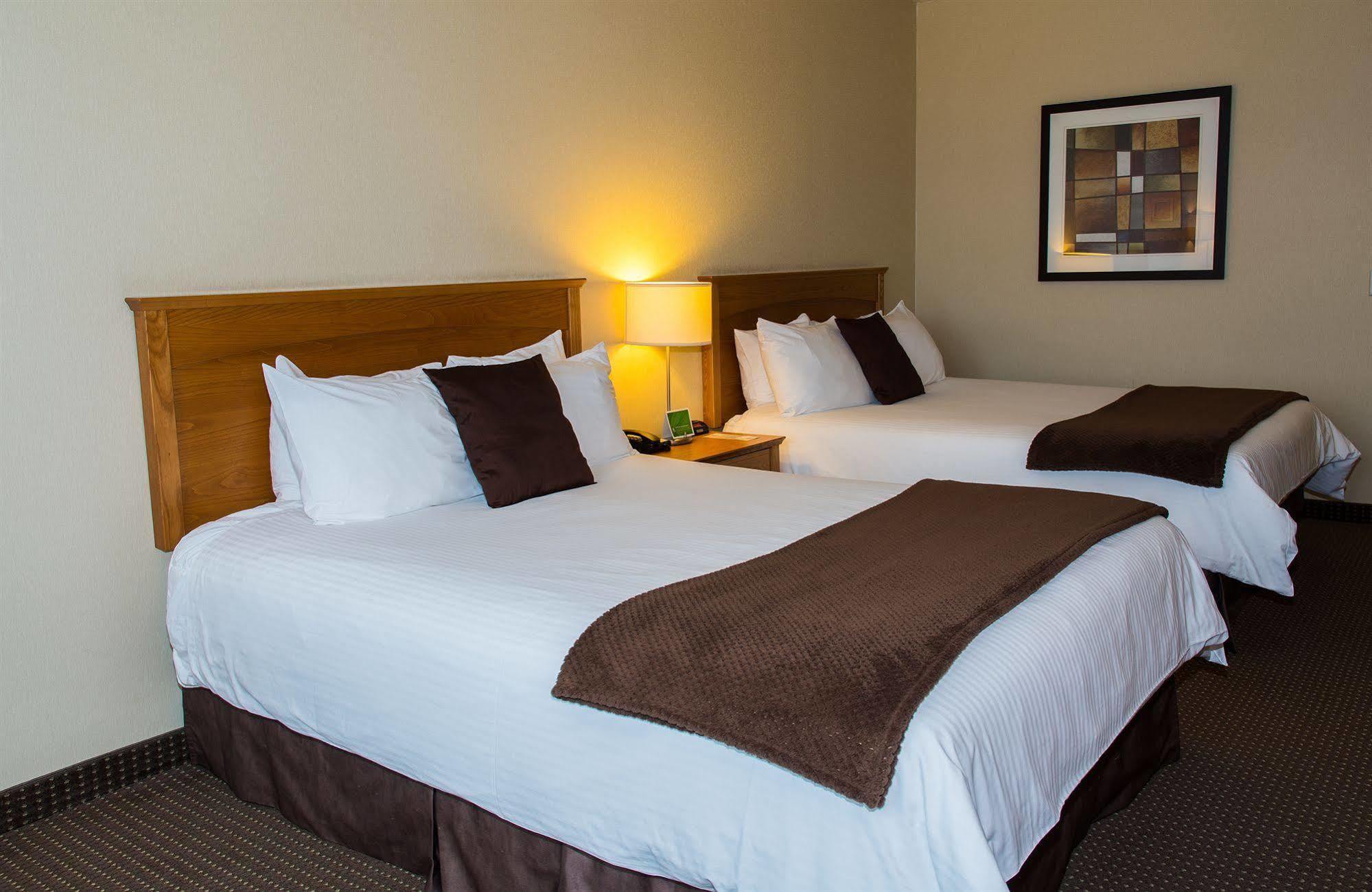 Cambridge Hotel And Conference Centre Esterno foto