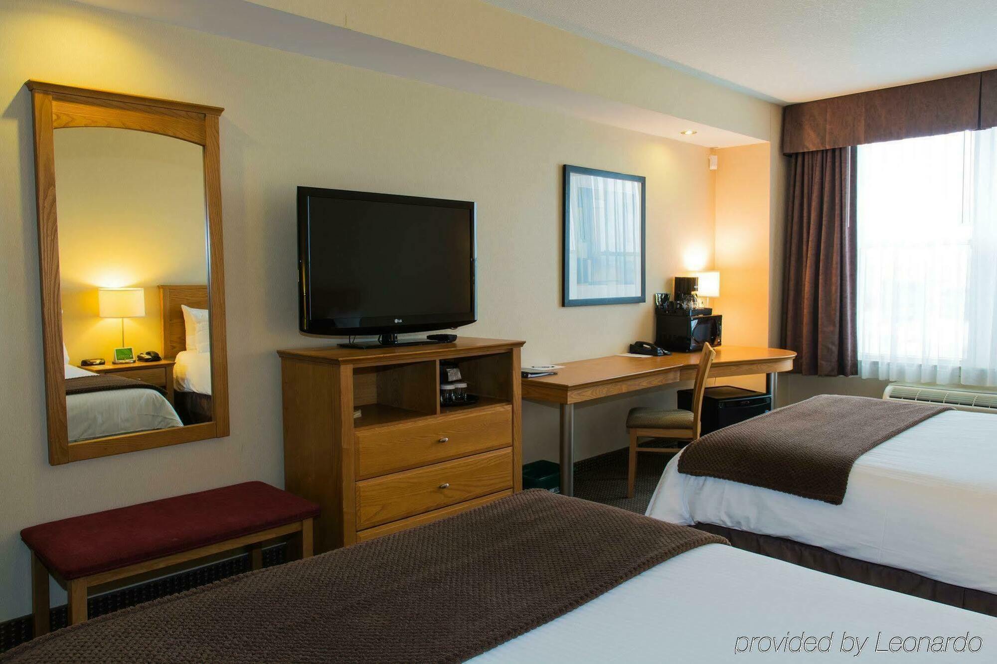 Cambridge Hotel And Conference Centre Esterno foto