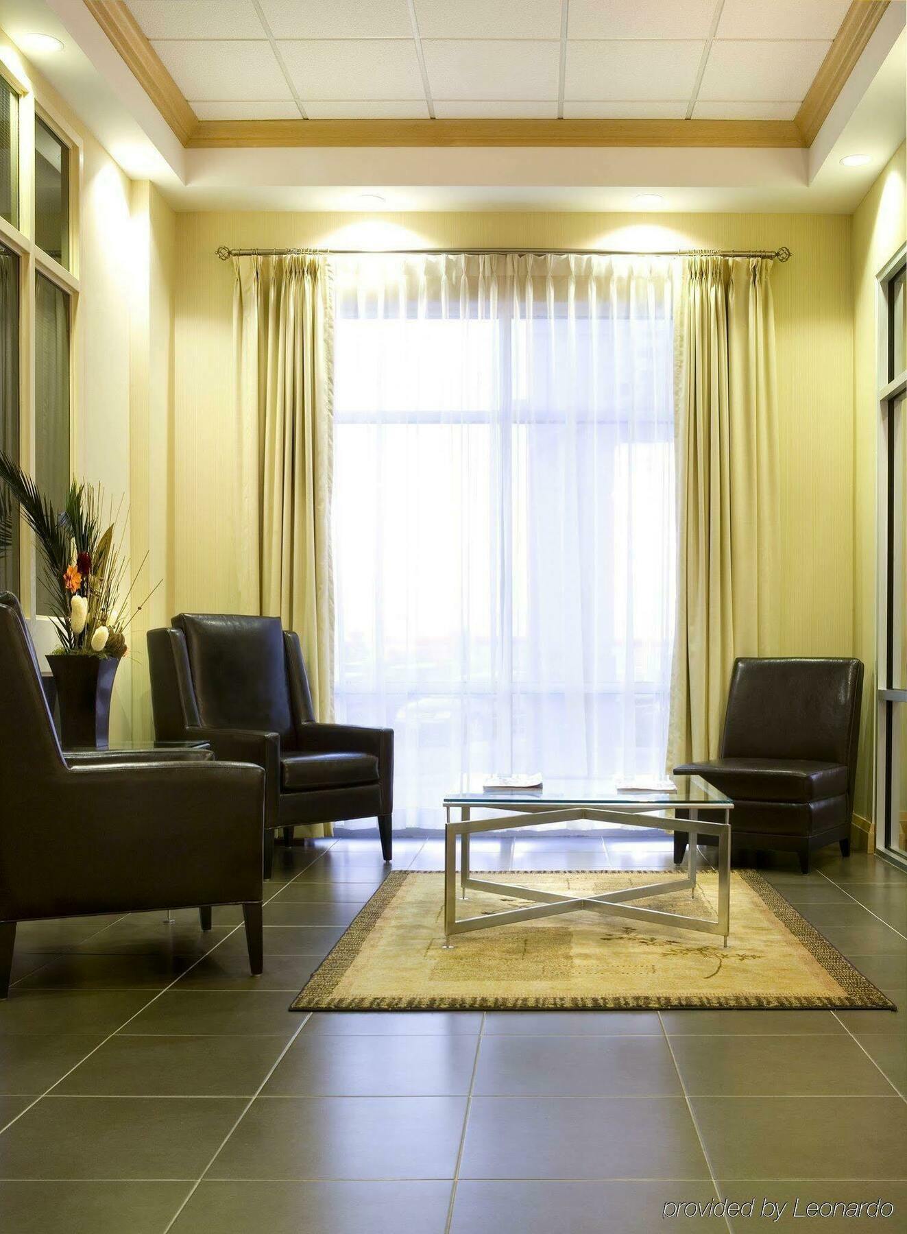 Cambridge Hotel And Conference Centre Esterno foto